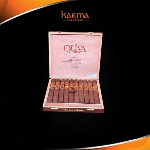 Oliva Serie V Melanio Churchill
